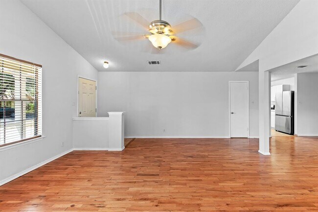 Building Photo - 607 Russet Valley Dr