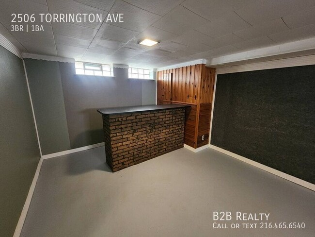 Building Photo - 2506 Torrington Ave