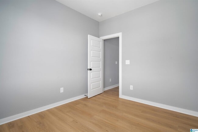 Building Photo - 1038 Windsor Dr
