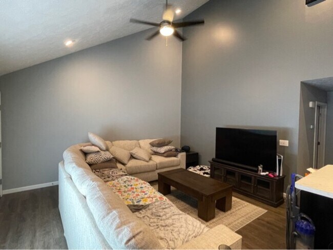 Building Photo - 2304 W George St