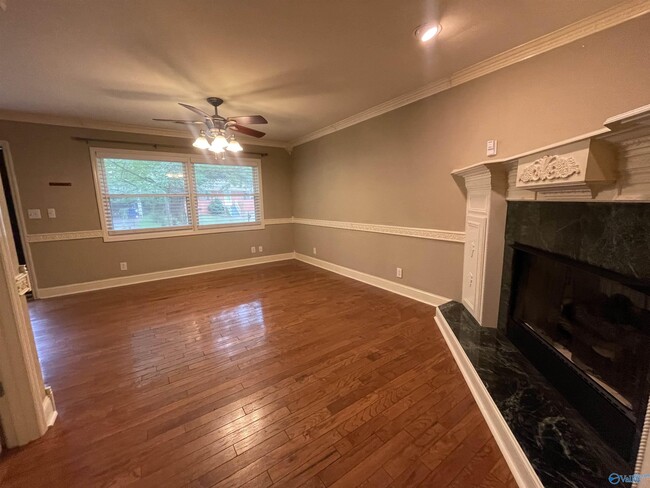 Building Photo - 505 Greenacres Dr NW