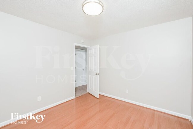 Building Photo - 217 Brookhollow Dr