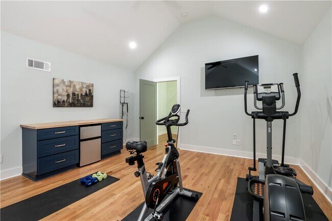 Building Photo - 1393 Glenwood Ave SE