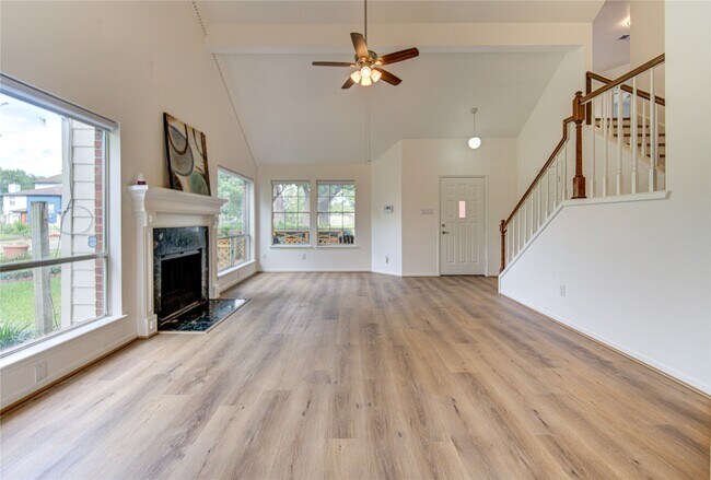 Building Photo - 902 Mesa Terrace Dr