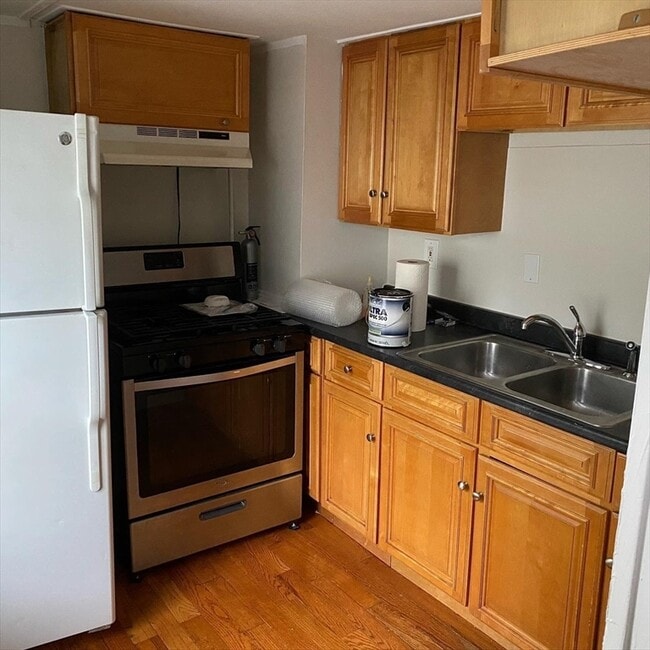 Building Photo - 47 Main St