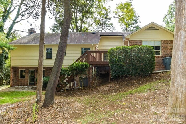 Building Photo - 2630 Fernbank Dr