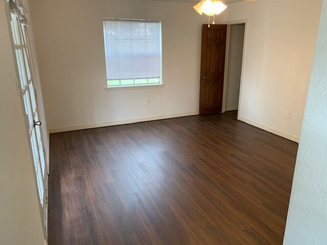 Building Photo - 209 Pine St