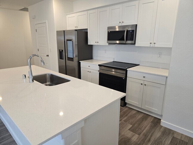 Building Photo - 3 BR 2 BA New Build home available 5/3