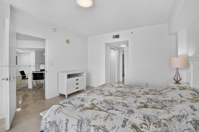 Building Photo - 16699 Collins Ave
