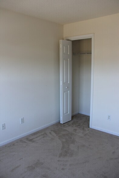 Building Photo - 148 River Walk Ct