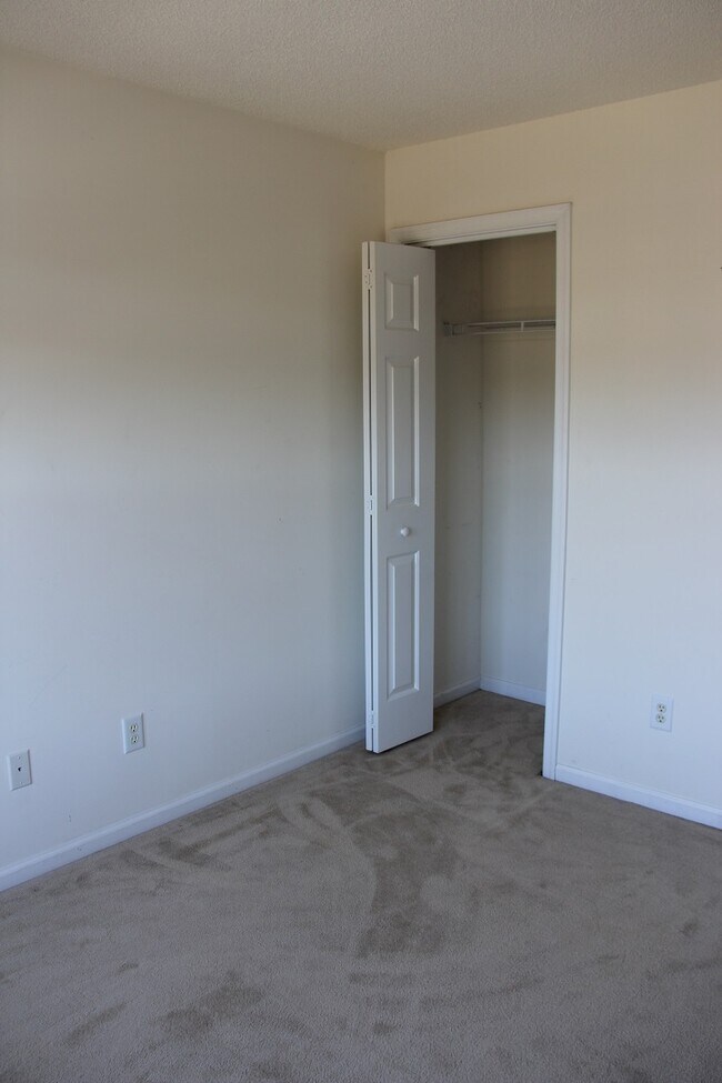 Building Photo - 148 River Walk Ct