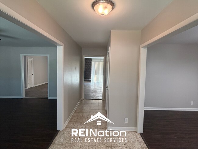 Building Photo - MASSIVE BESSEMER RENTAL! 4BR/2.5BA | High Ceilings & Brick Fireplace | 2-Car Garage!