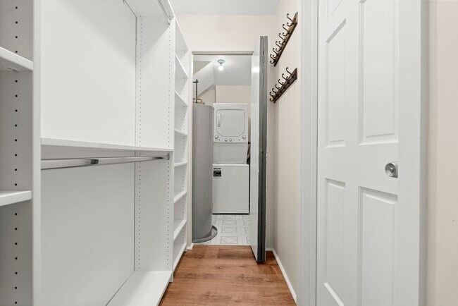 Building Photo - 18 E Springfield St