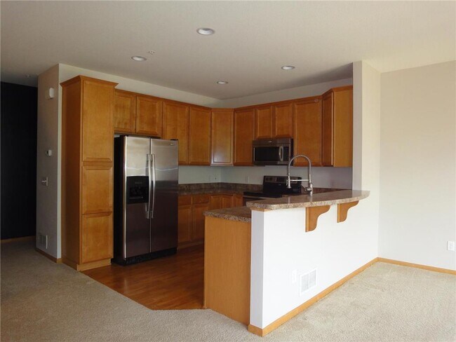 Building Photo - 11846 Emery Village Dr N