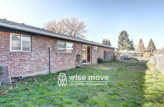 Building Photo - 119-121 S Garrison Rd