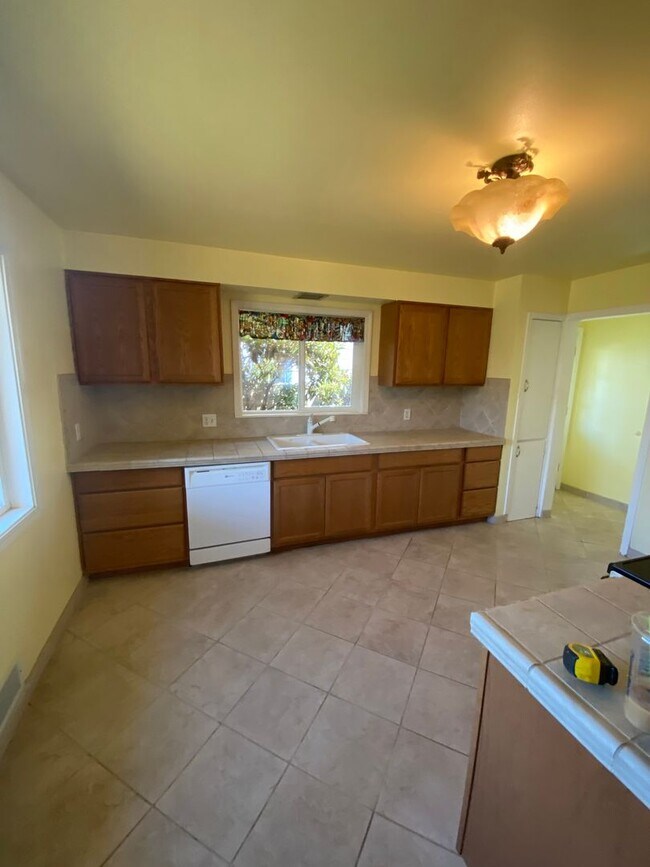 Building Photo - Sheridan Avenue Duplex