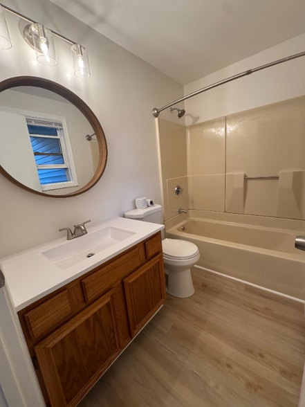 Building Photo - 337 Montcalm St