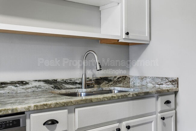 Building Photo - 612 N 32nd St