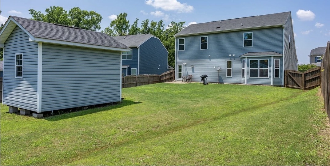 Building Photo - 909 Amanda Dr