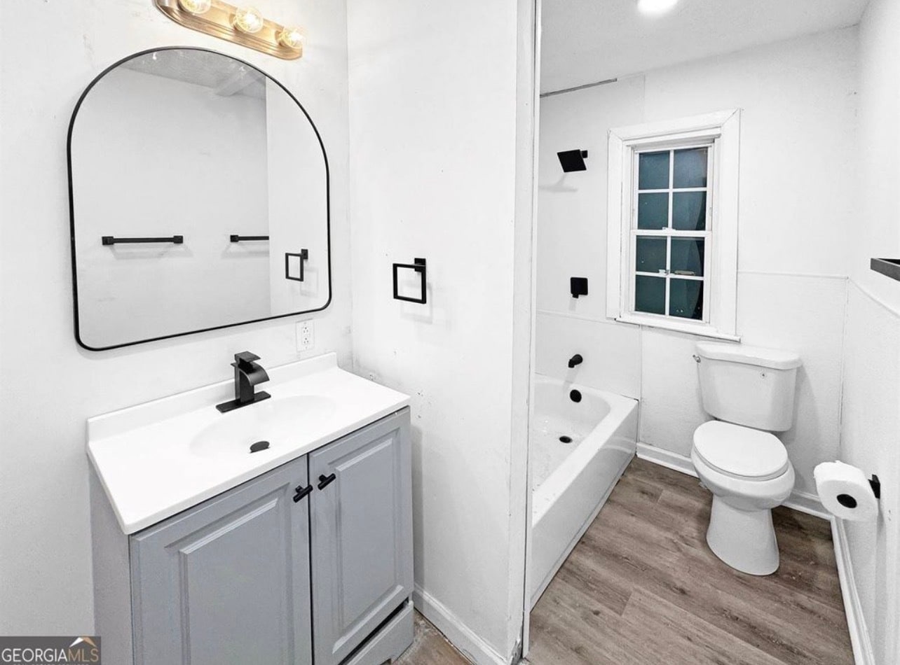 bathroom - 305 Chestnut St