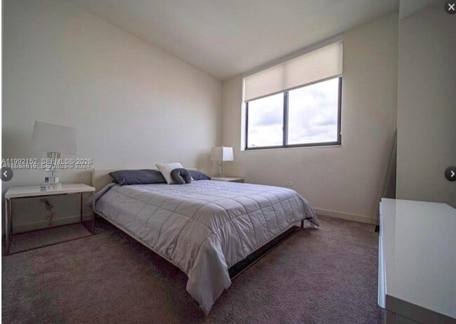 Building Photo - 999 SW 1st Ave