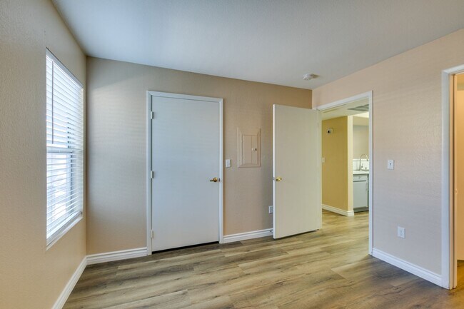 Building Photo - 2300 E Silverado Ranch Blvd