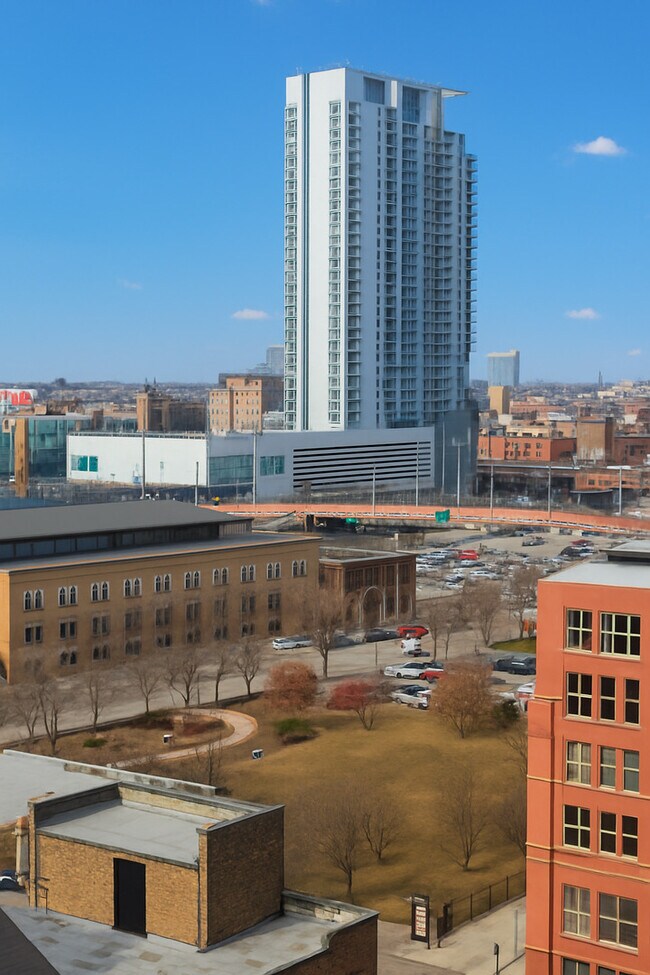 Building Photo - 565 W Quincy St