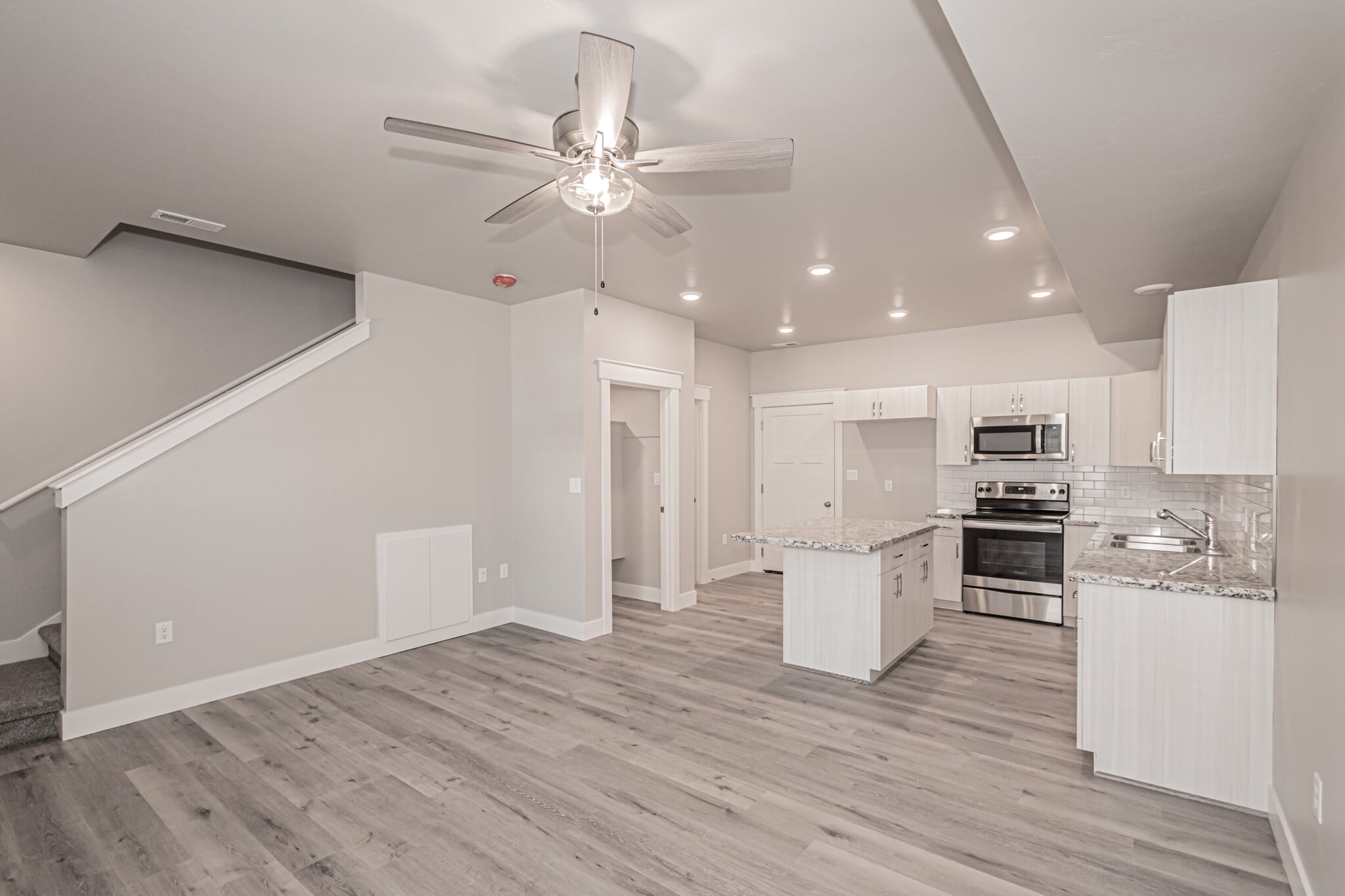 Building Photo - 359 N 3rd W