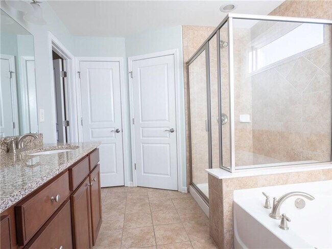 Building Photo - 4550 Farmstead Dr