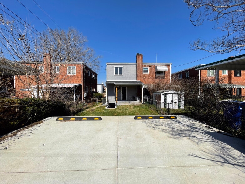 Building Photo - 1267 Emerson St NE