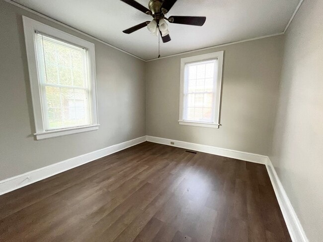 Building Photo - 905 Maple St