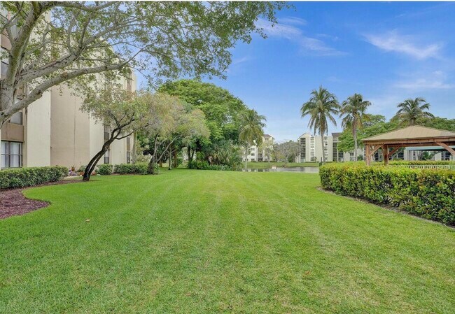 Building Photo - 955 Egret Cir