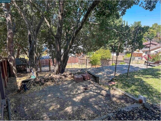 Building Photo - 2230 Pomona Ave