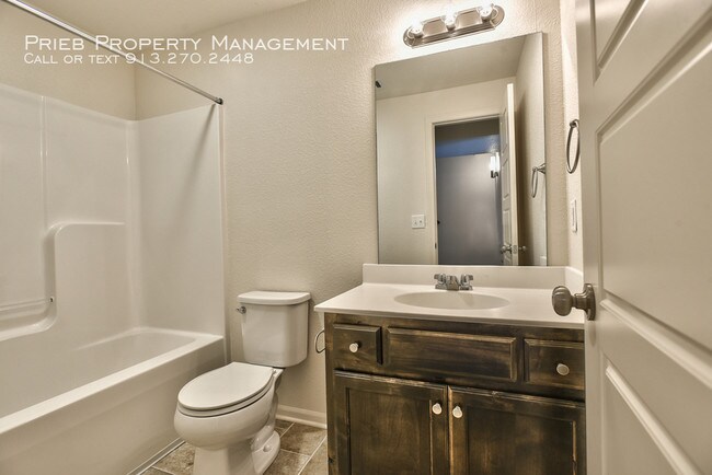Building Photo - Prairie Haven Townhome - Available July 16th