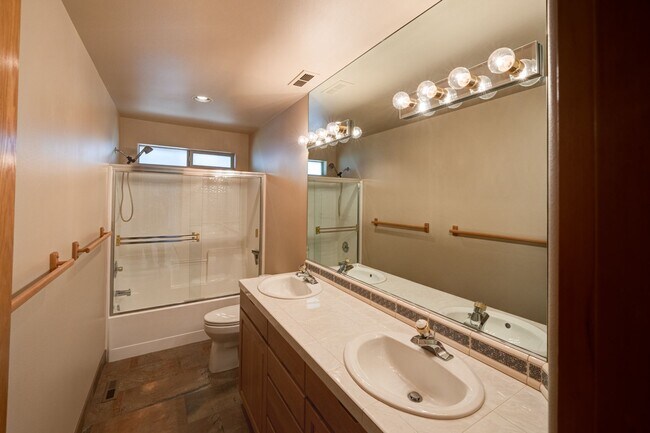 Building Photo - 2759 NW Champion Cir