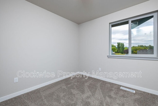 Building Photo - 206 Tacoma Ct NW