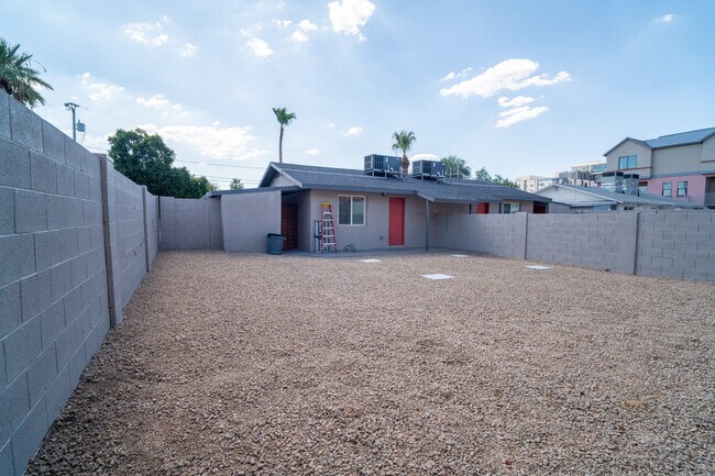 Building Photo - 1421 S Rita Ln