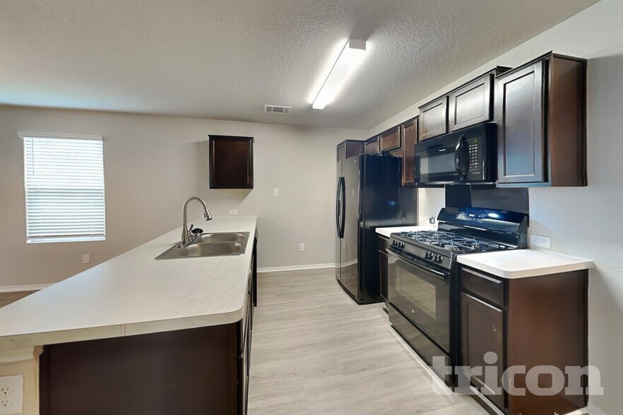 Building Photo - 421 Moonvine Way