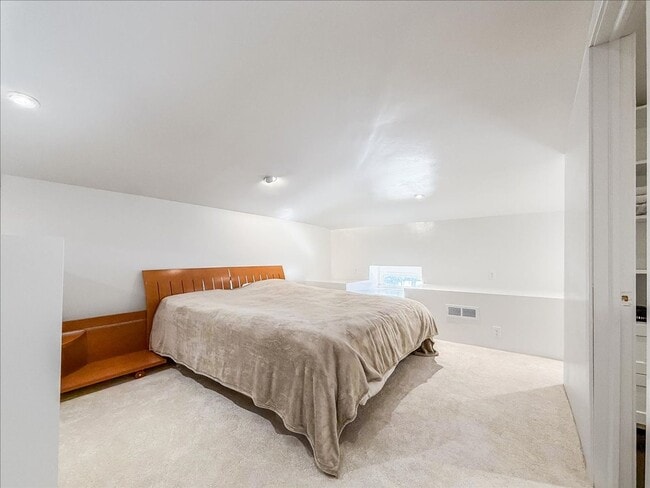 Building Photo - Historic, Character-Rich House - 3 Bed, 3 Bath (2 Full, 2 Half)