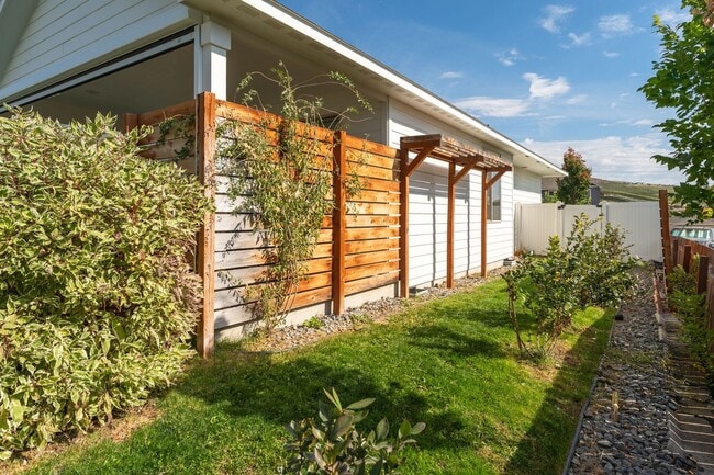 Building Photo - 3 Bedroom, 2 Bath Home