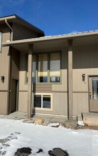 Building Photo - 702