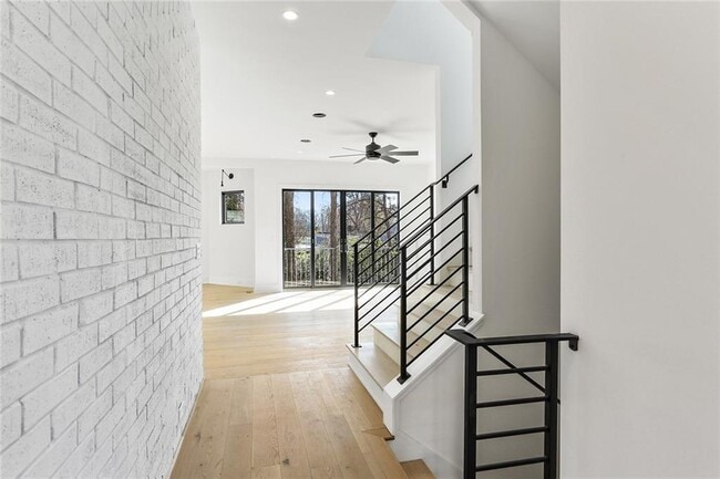 Building Photo - 2985 Lookout Pl NE