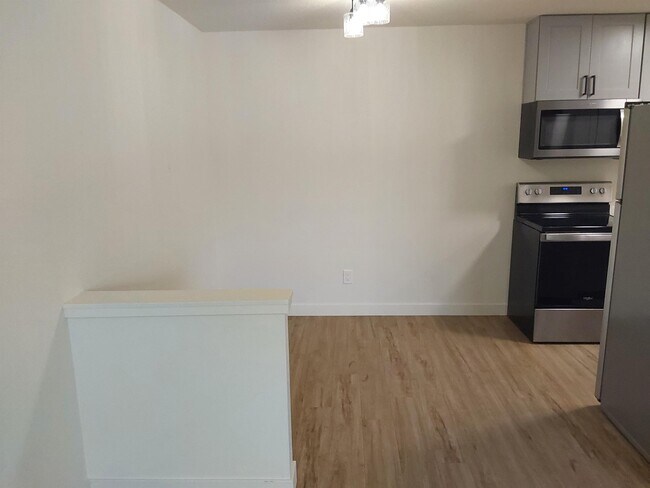 Building Photo - 1701 Palm Dr