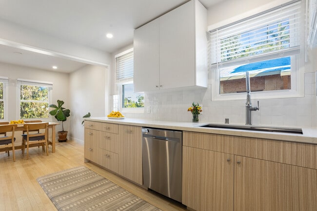 Building Photo - 5923 Abernathy Dr