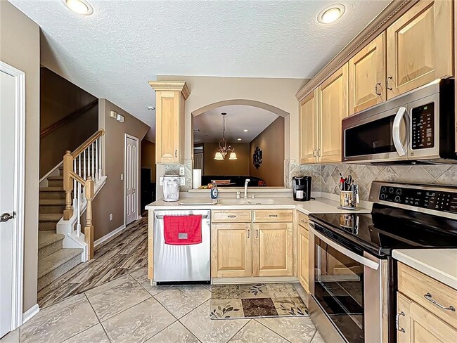 Building Photo - 15811 Fishhawk Blvd