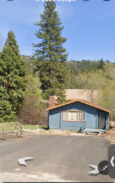 Building Photo - 527 Valley Dr