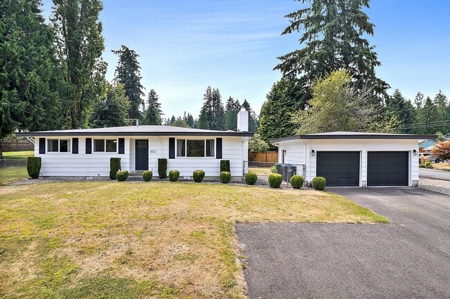 Building Photo - Woodland Creek Rambler on Corner lot with large yard