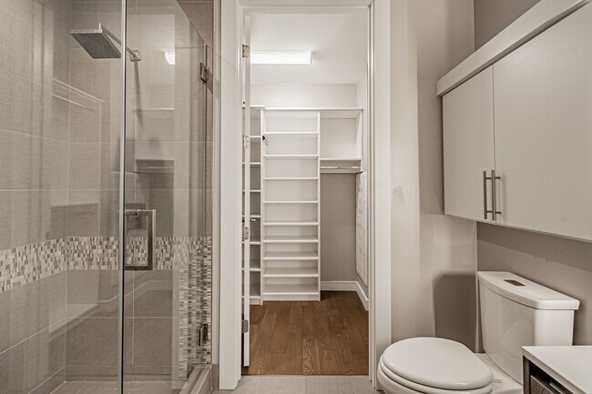 Building Photo - LUX 1BD, 1.5BA Lakehouse Condo with Balcony