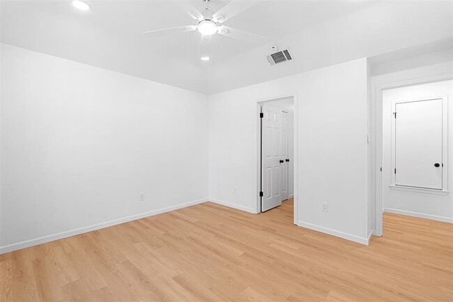 Building Photo - 16307 Essex Cove