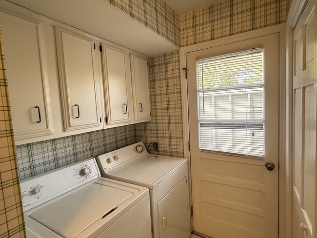 Building Photo - 155 Beaufort Ct